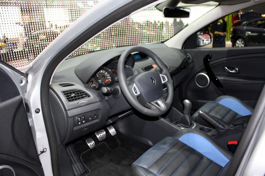  Renault Fluence 2010 года  (фото 4 из 146)